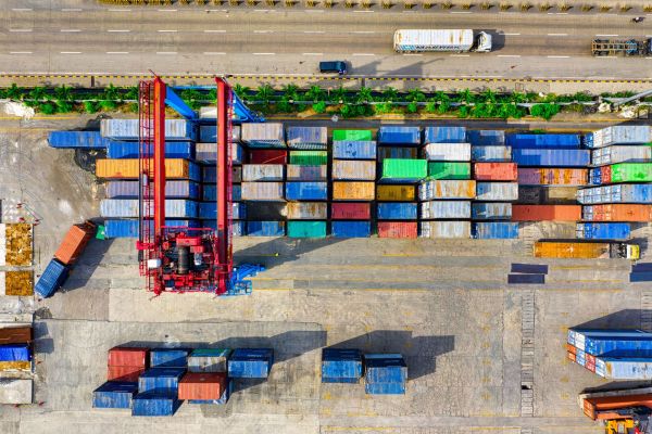Dronebeeld van containers