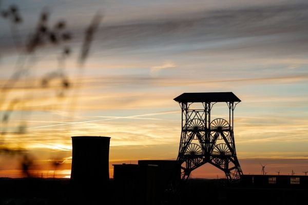 Mine shaft, photo by Jens De Decker on Unsplash