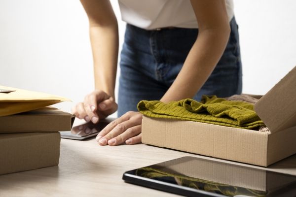 Teruggestuurde en onverkochte textielproducten vormen aanzienlijke belasting voor het milieu