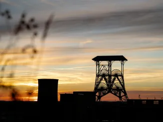 Mine shaft, photo by Jens De Decker on Unsplash